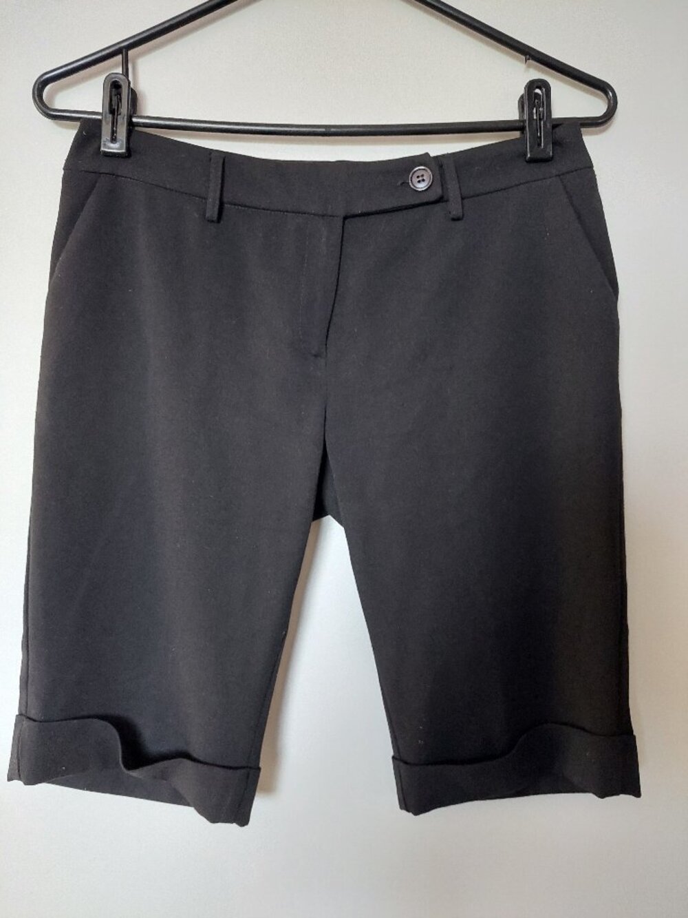 Cristina Gavioli Women's Size 6 tailored black Bermuda shorts Italy